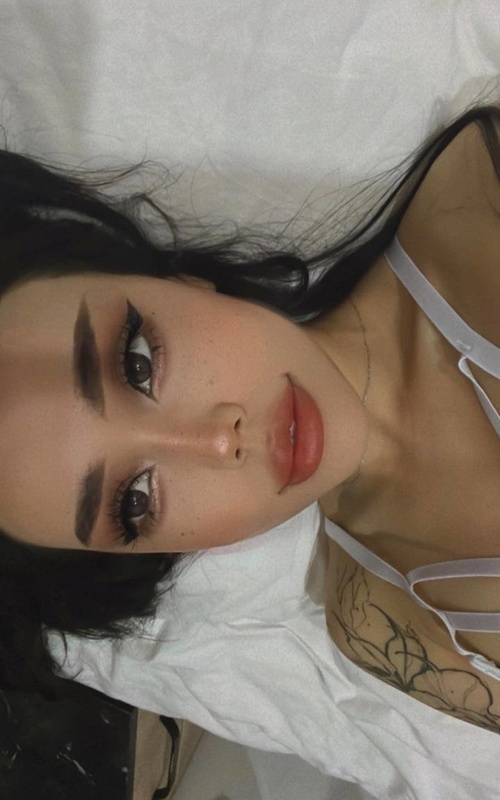 Experience Passion and Elegance with Dahlia Moon Today