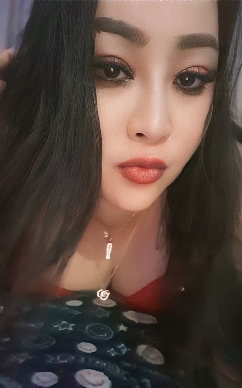 Experience Unforgettable Moments with Lola Velvet’s Charm