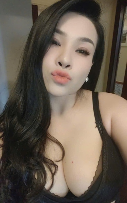 Discover Passionate Moments with Kiara Belle Tonight