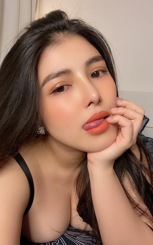 Experience Unforgettable Moments with Starla Crimson Tonight