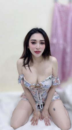 Experience Unforgettable Moments with Freya Moon Tonight